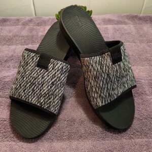 🆕FITFLOP BRAND BLACK SLIDE SANDALS  - SIZE  8 NWOT